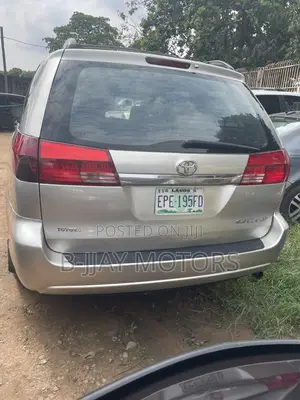 Toyota Sienna LE AWD 2005 Silver
