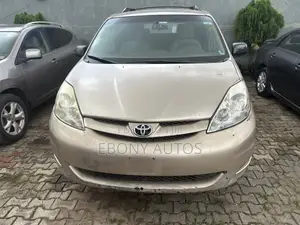 Toyota Sienna 2008 Gold