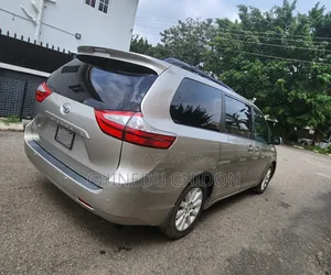 Toyota Sienna 2016 Gold