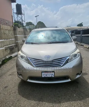 Toyota Sienna 2016 Gold