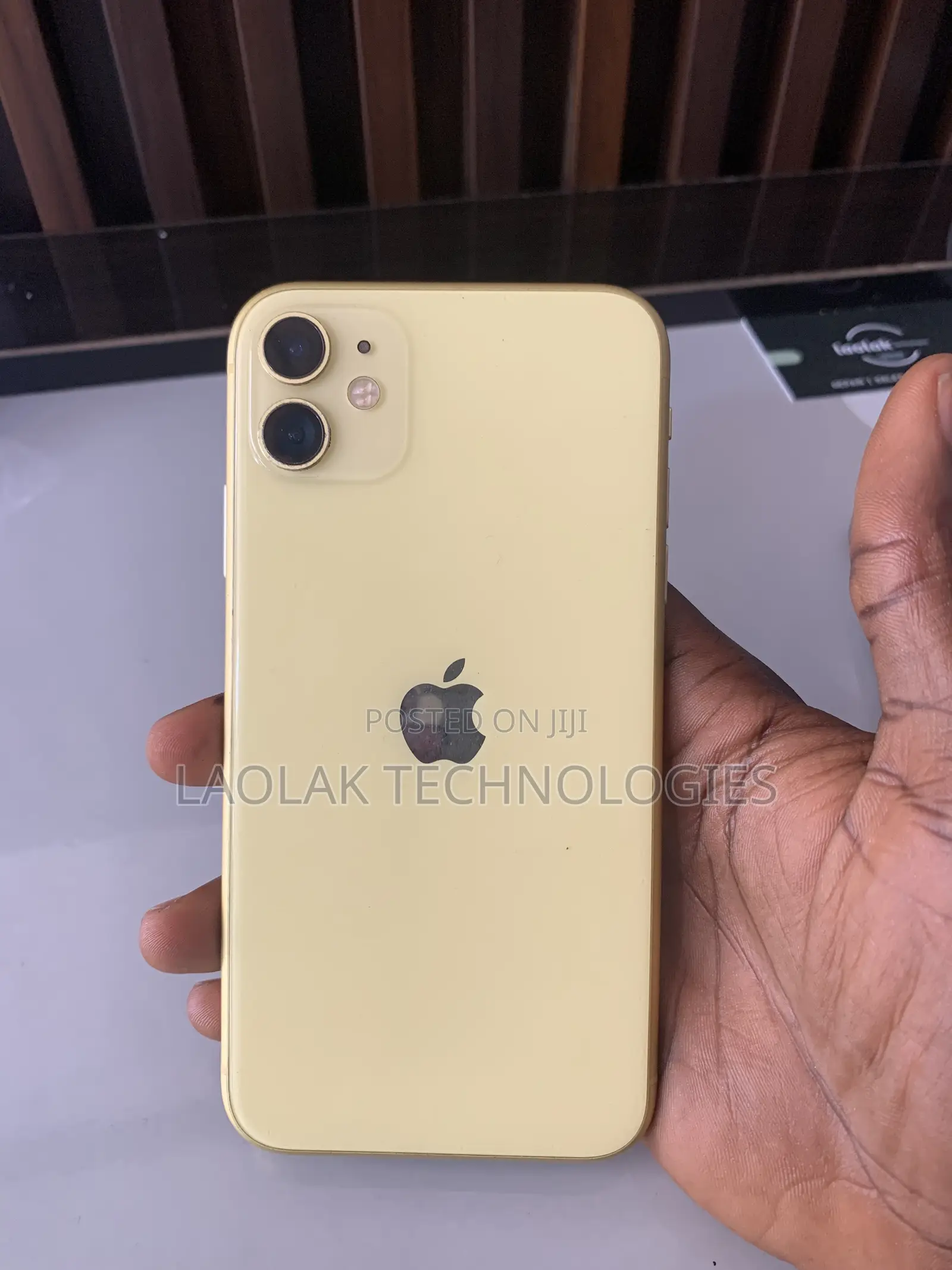Apple iPhone 11 64 GB Yellow