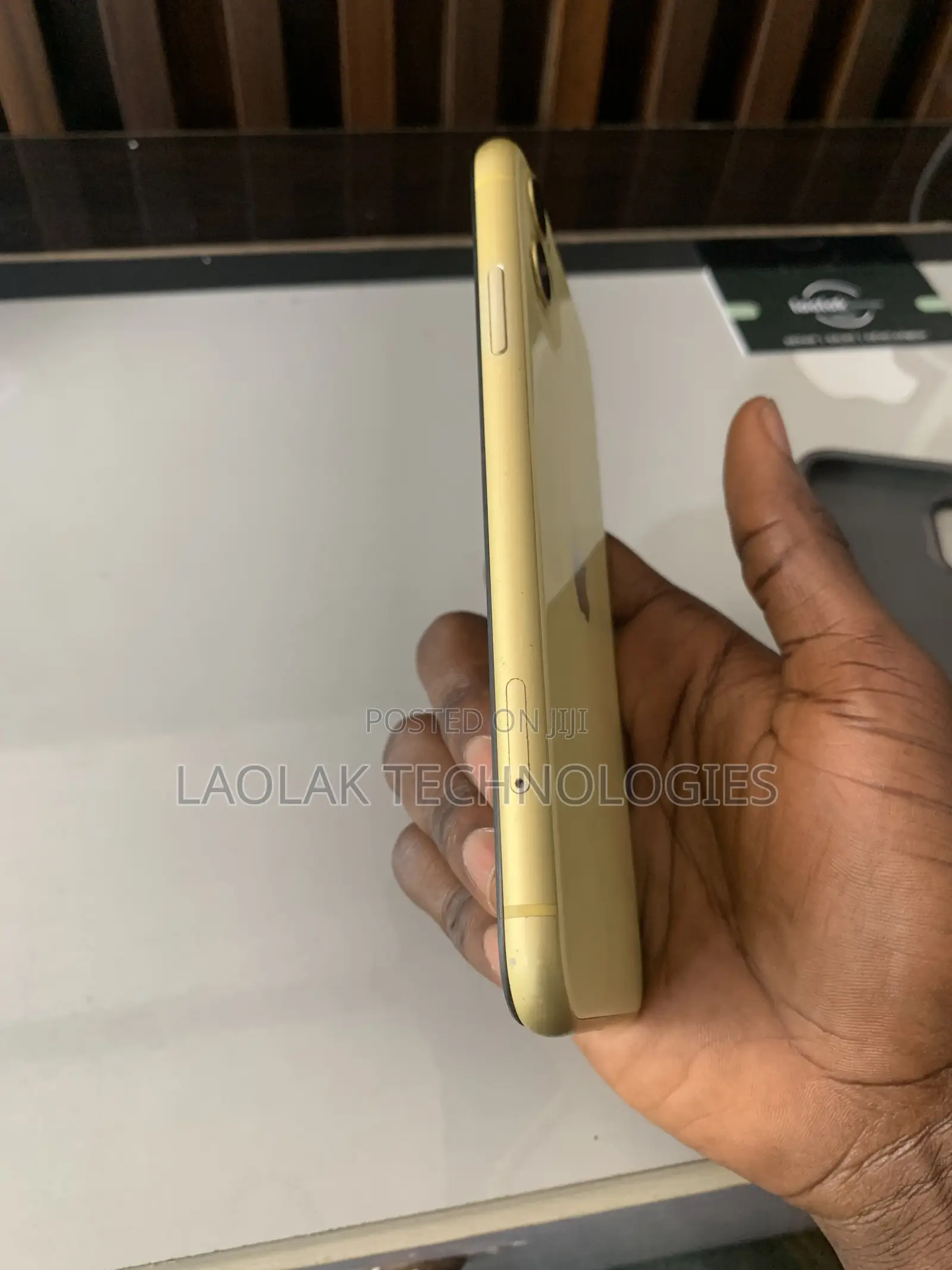 Apple iPhone 11 64 GB Yellow