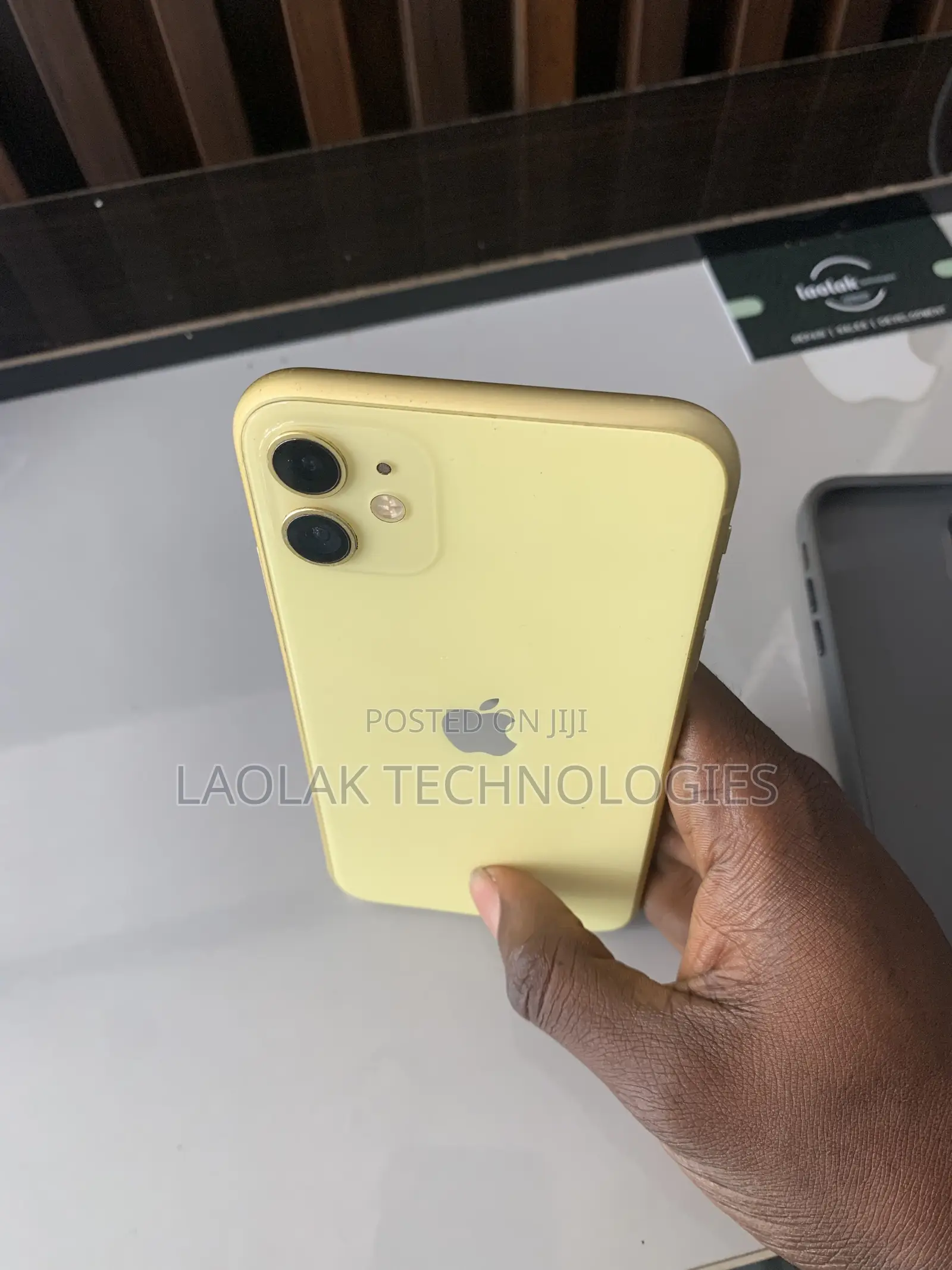 Apple iPhone 11 64 GB Yellow