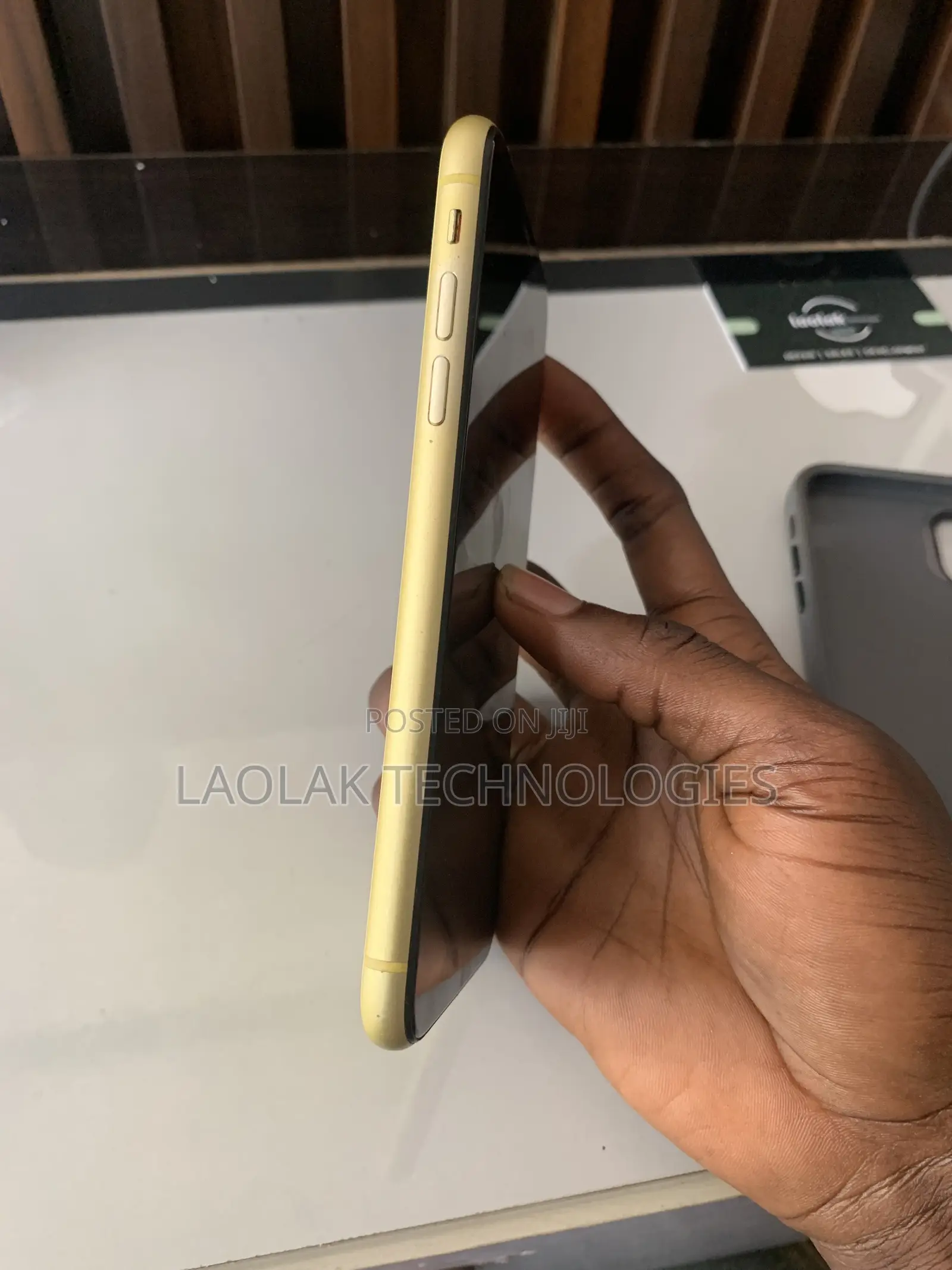 Apple iPhone 11 64 GB Yellow