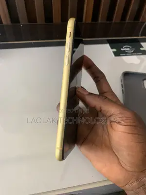 Apple iPhone 11 64 GB Yellow