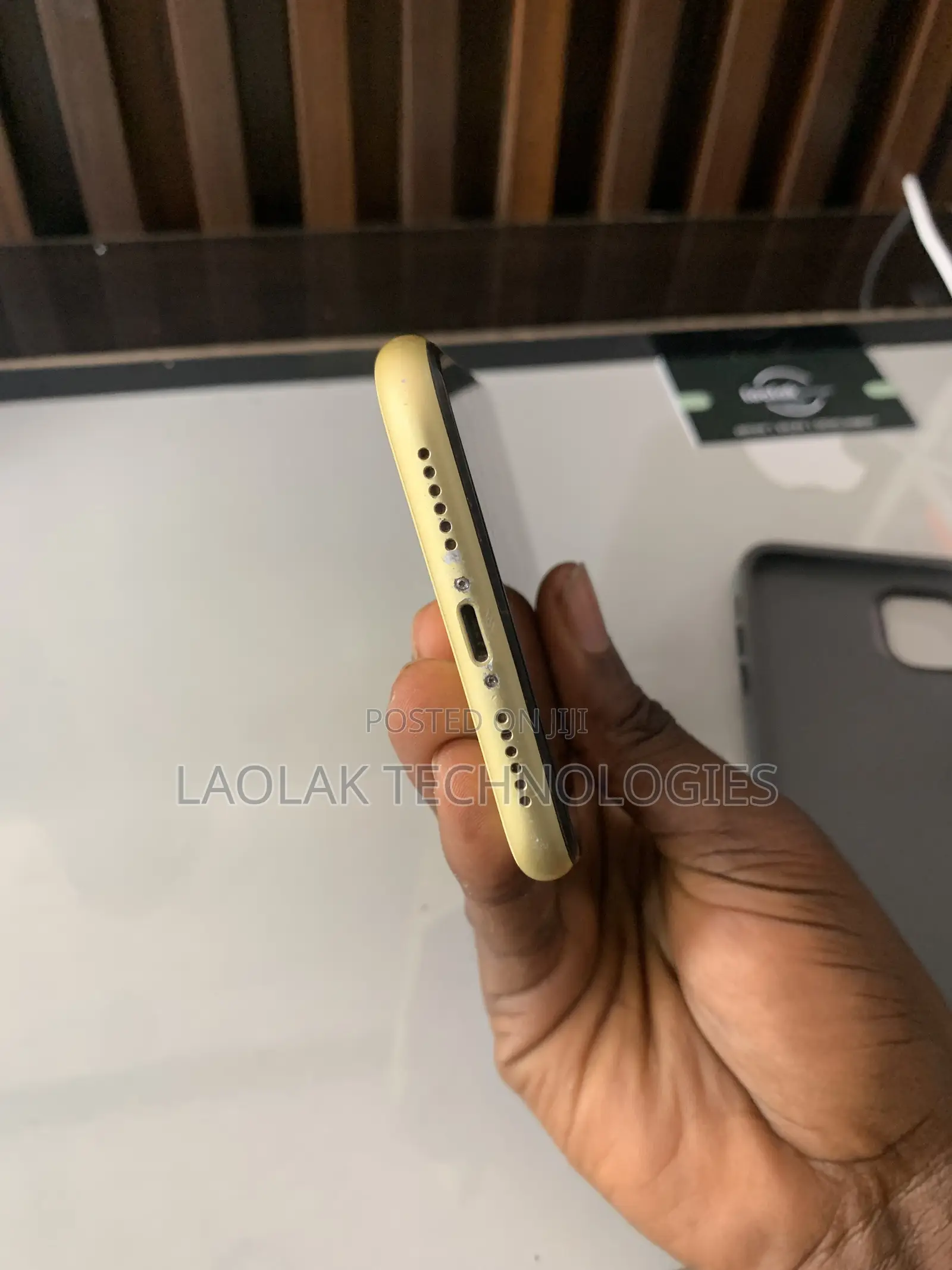 Apple iPhone 11 64 GB Yellow