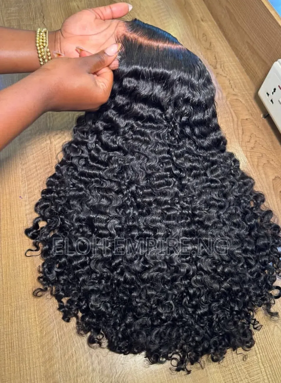 20"SDD Pixie Curls 200g With 5by5 Closure