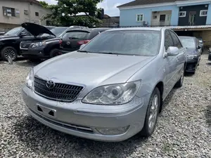 Toyota Camry XLE 4dr Sedan (2.4L 4cyl 5A) 2005 Silver