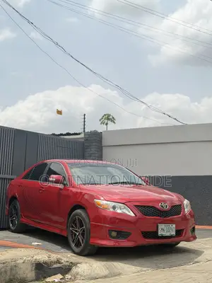 Toyota Camry SE V6 4dr Sedan (3.5L 6cyl 6A) 2011 Red