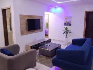 Female Furniture Maker Maker/Interior Deaigner