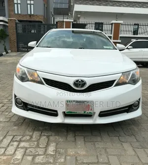 Toyota Camry SE 4dr Sedan (2.5L 4cyl 6A) 2014 White
