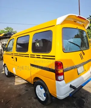 Suzuki Every 2010 Yellow
