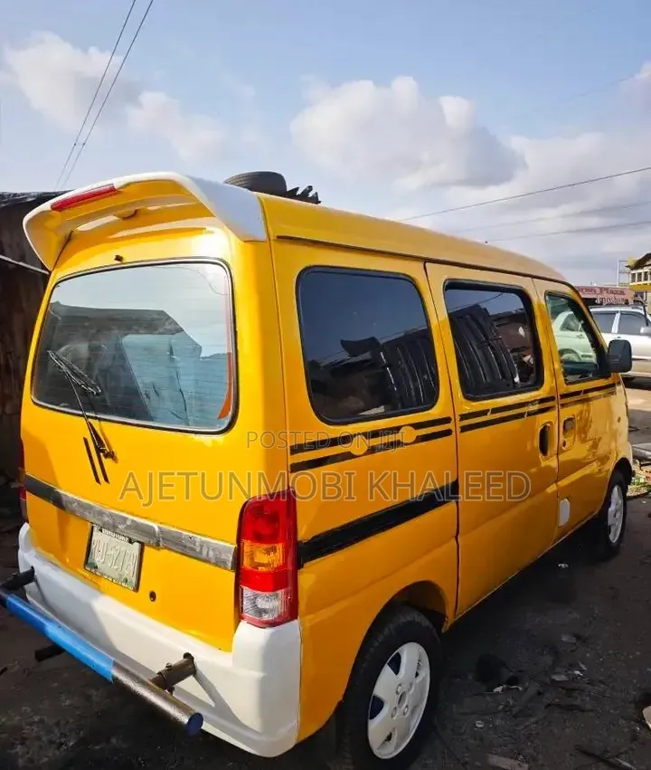 Suzuki Every 2010 Yellow
