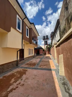 9bdrm Block of Flats in Mariam Babaginda, Oshimili South for sale