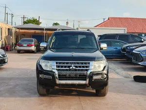 Mitsubishi Pajero 2015 Gray