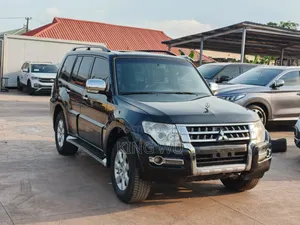 Mitsubishi Pajero 2015 Gray