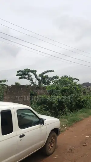 4 Bedroom Uncompleted Building
