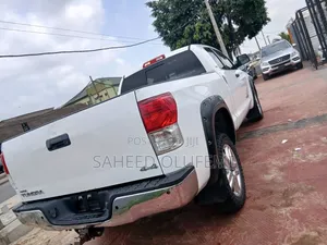 Toyota Tundra CrewMax 4x2  5.7L V8 2013 White