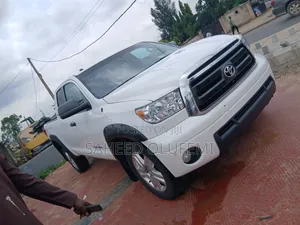 Toyota Tundra CrewMax 4x2  5.7L V8 2013 White