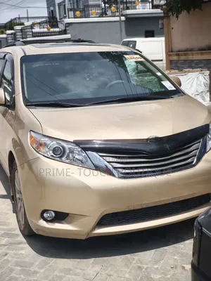 Toyota Sienna XLE 7 Passenger 2011 Gold
