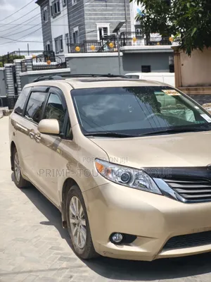 Toyota Sienna XLE 7 Passenger 2011 Gold