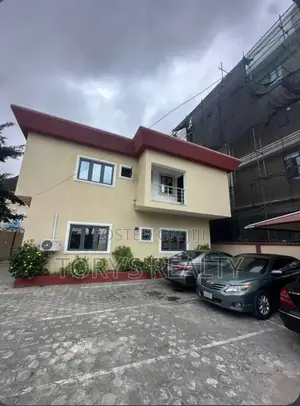 3bdrm Apartment in Lekki Phase 1 for rent