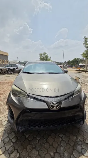 Toyota Corolla 2017 Gray