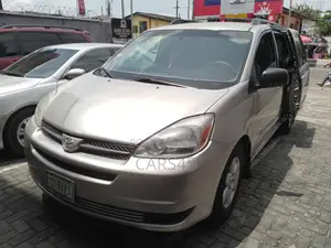 Toyota Sienna 2004 Silver