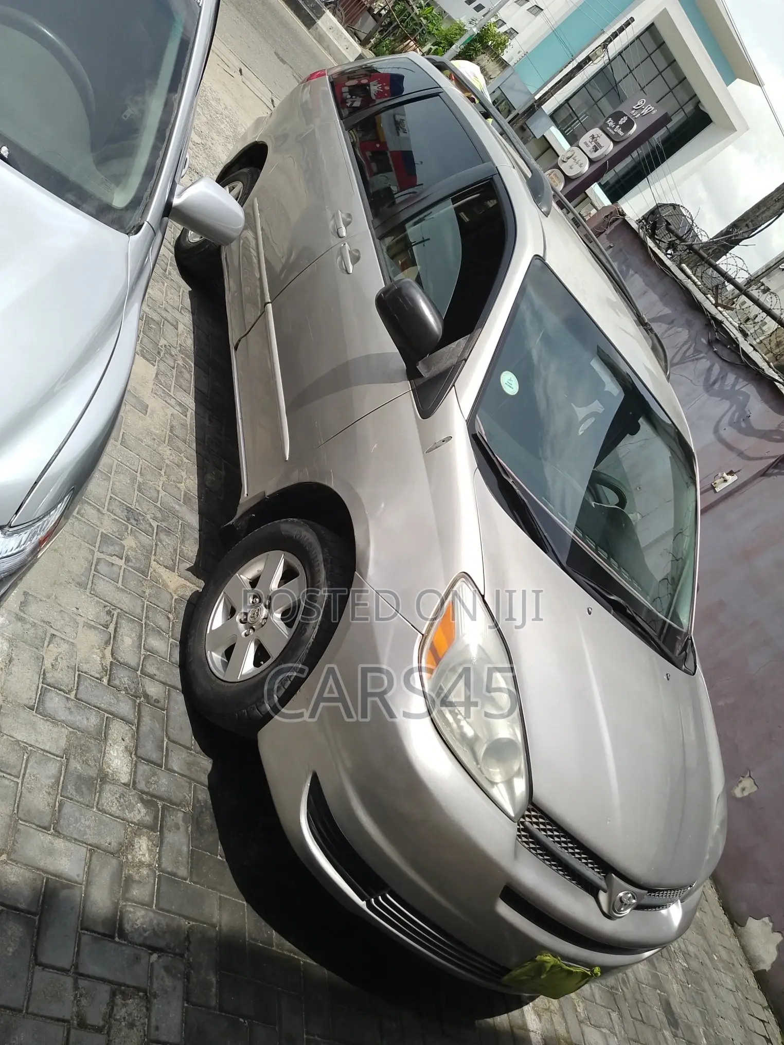 Toyota Sienna 2004 Silver