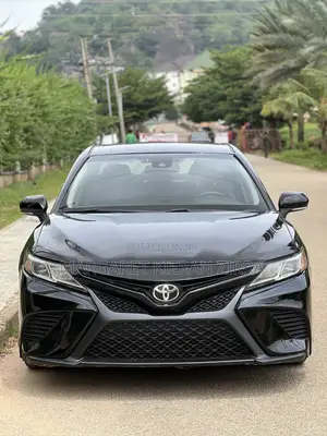 Toyota Camry SE FWD (2.5L 4cyl 8AM) 2018 Black