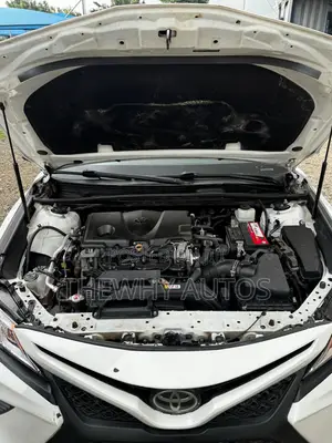 Toyota Camry SE (2.5L 4cyl 8A) 2019 White