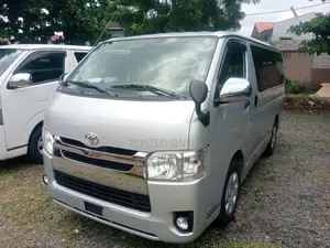 Toyota HiAce 2014 Silver