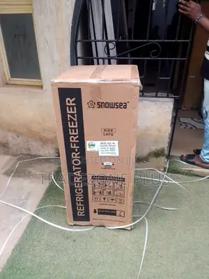 Snowsea BCD-166 Refrigerator-Freezer for Everyday Home Use