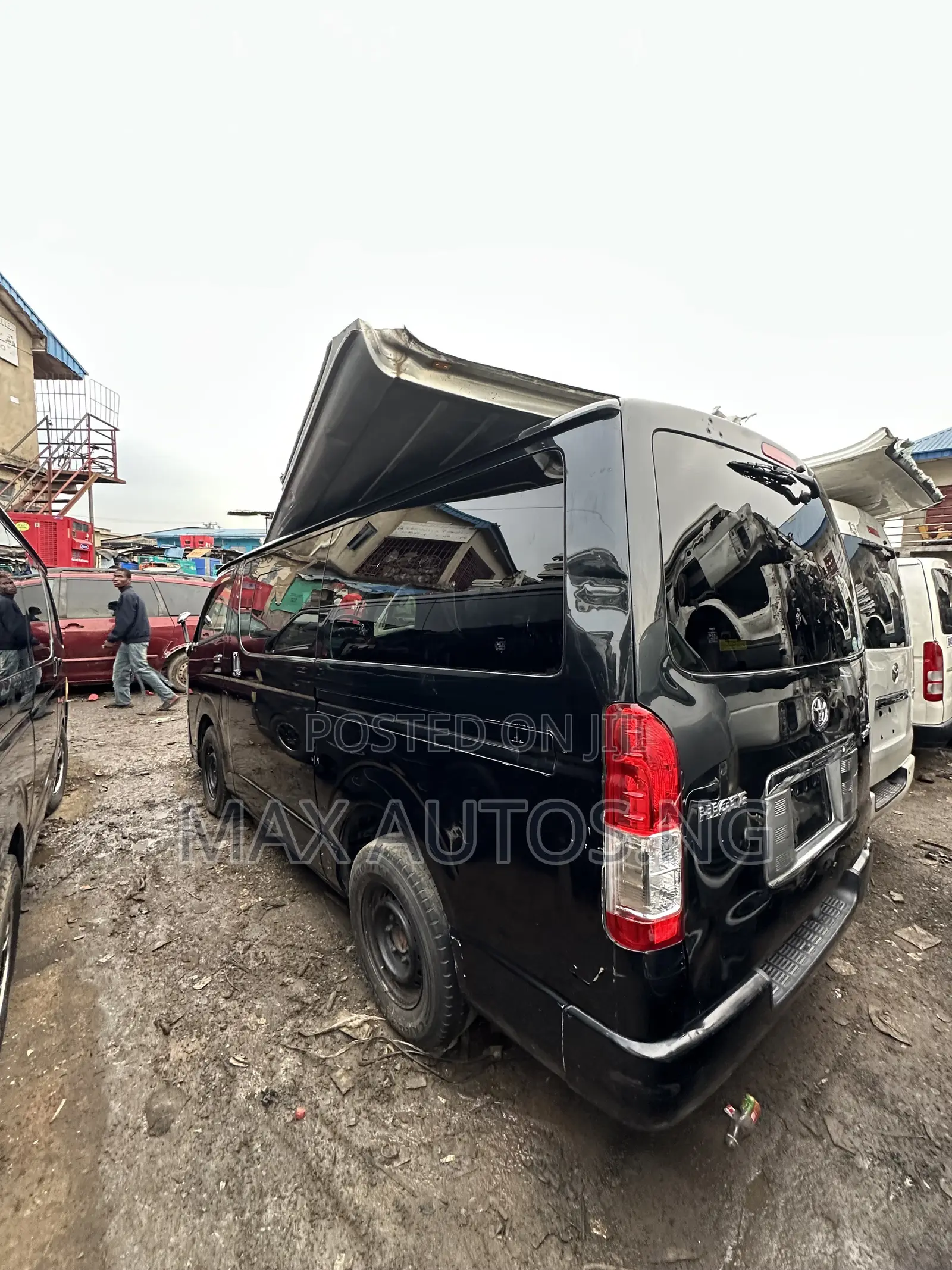 Toyota HiAce 2016 Black