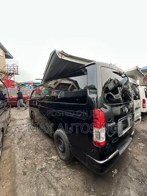 Toyota HiAce 2016 Black