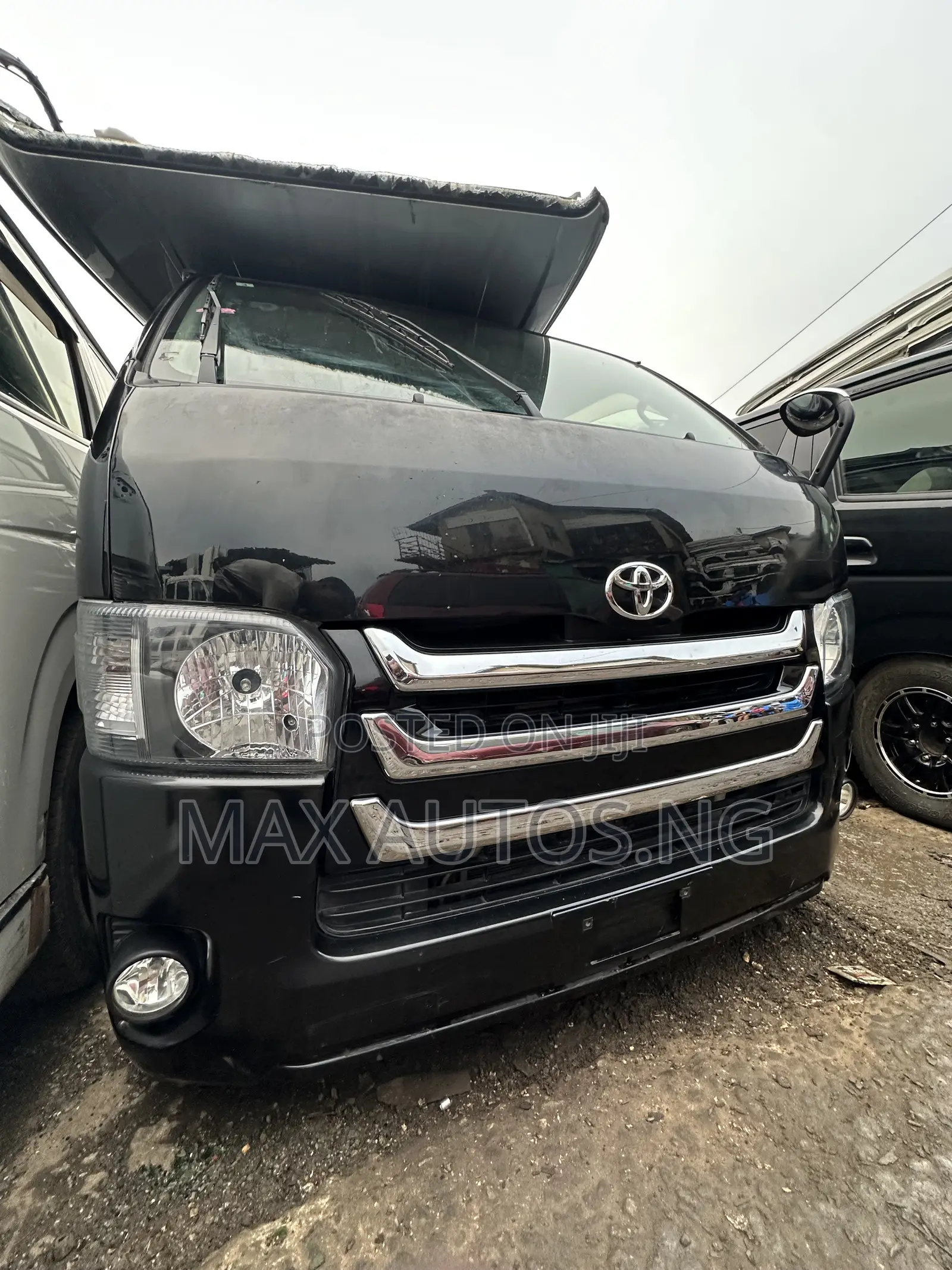 Toyota HiAce 2016 Black