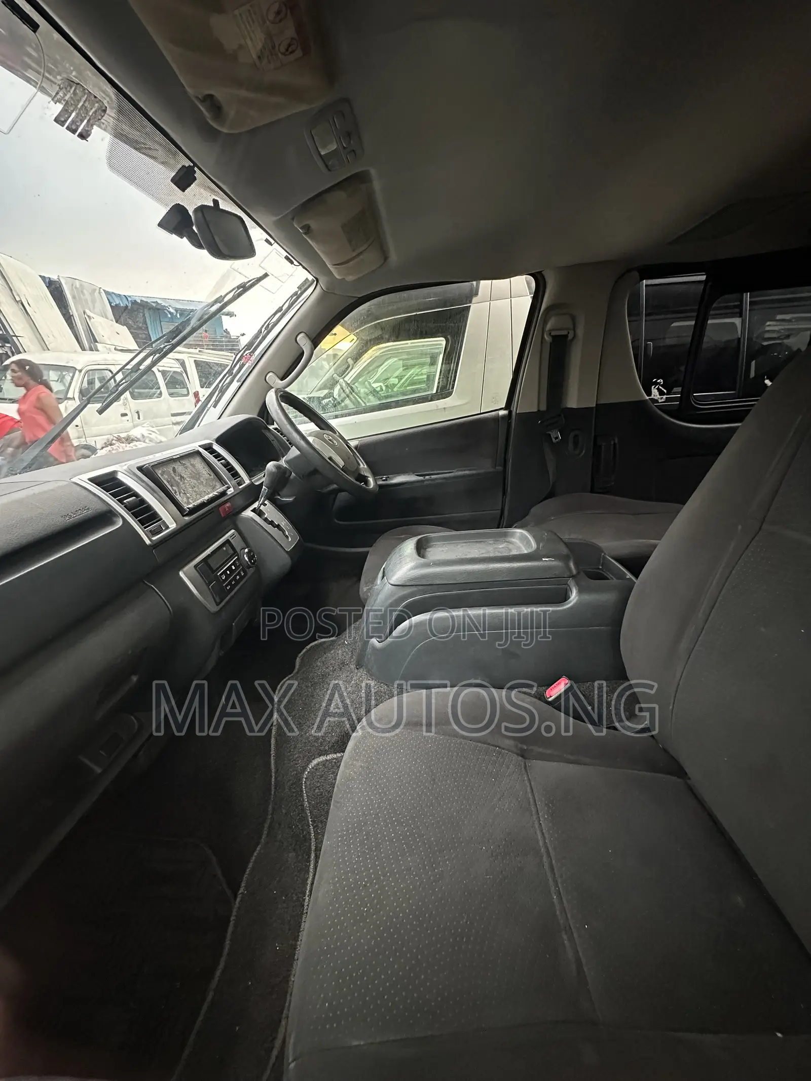 Toyota HiAce 2016 Black