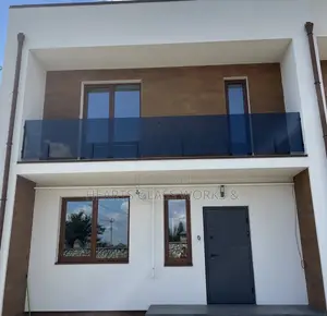 Elegant Exterior Glass Balustrade Installed With 10mm Toughen Glass