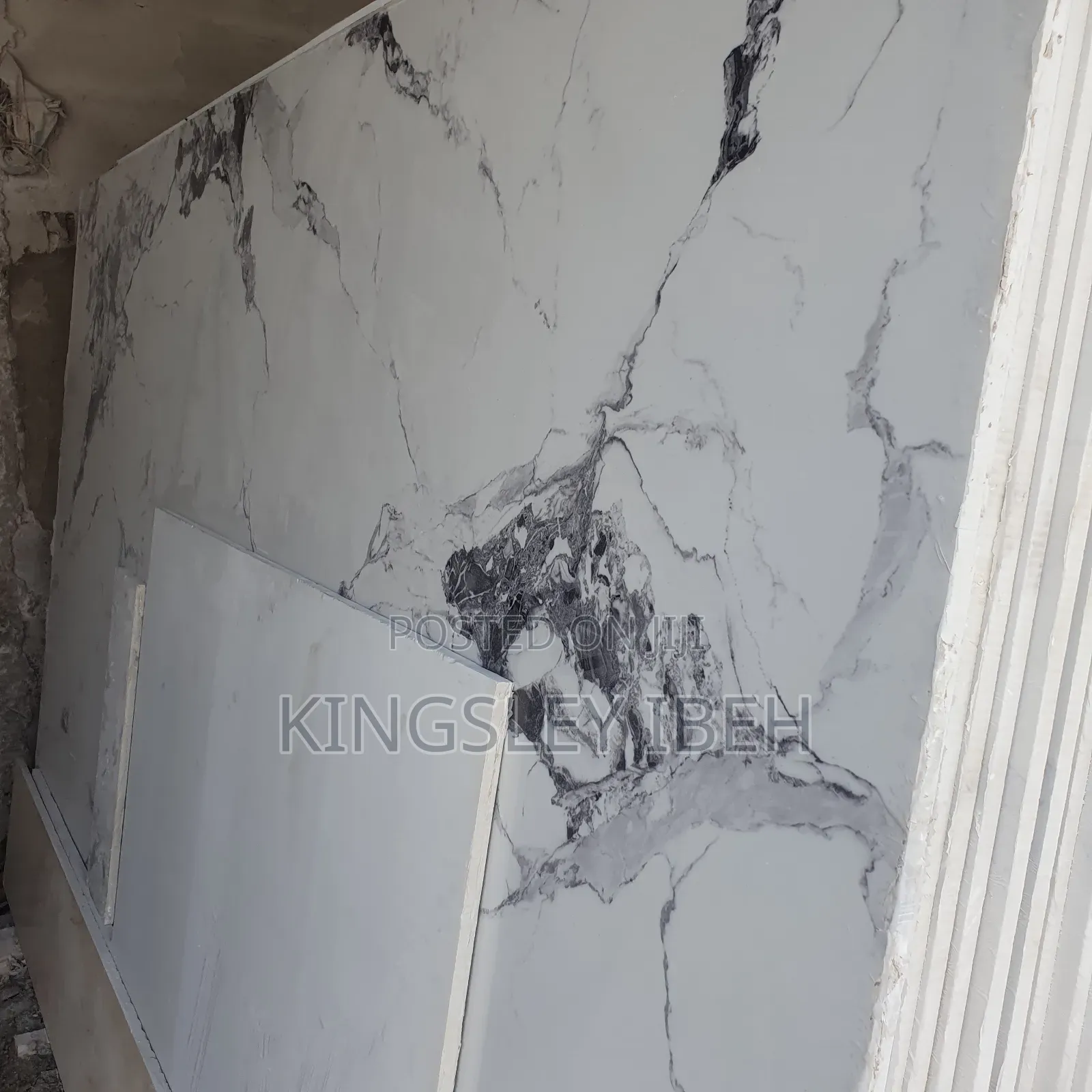White and Black Thunder Marble Quartz