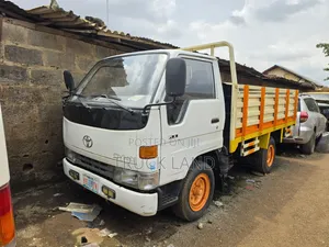 Toyota Dyna 200 Outside Springs 2RZ Engine Petrol