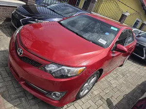 Toyota Camry SE 4dr Sedan (2.5L 4cyl 6A) 2014 Red