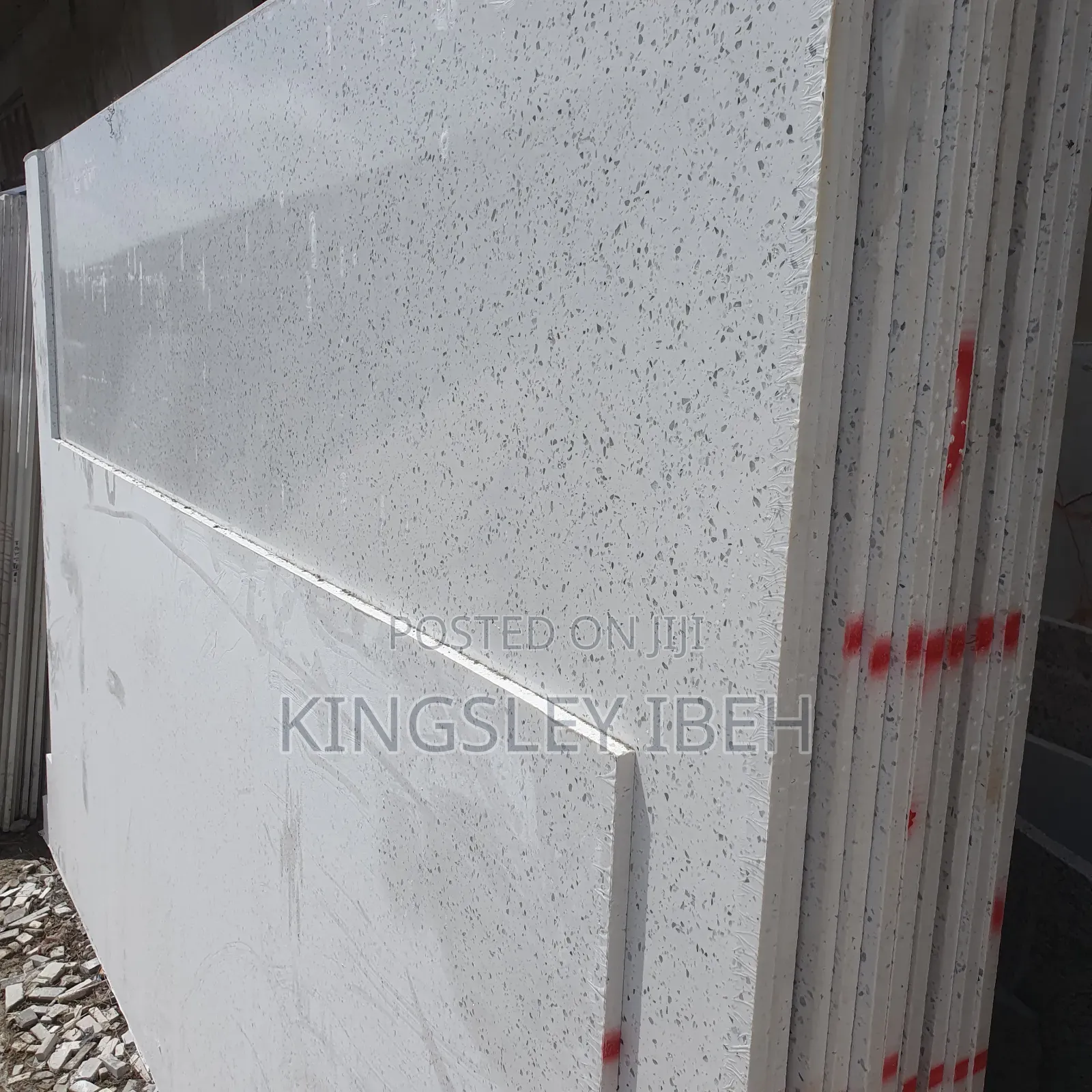 SILVER SPORTED Marble Quartz
