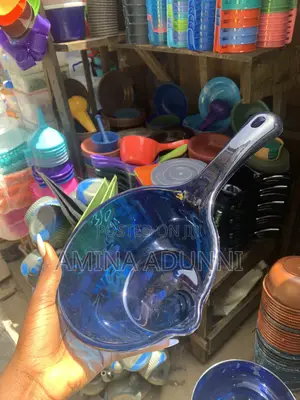 Transparent Plastic Storage Bowl With Lid