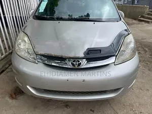 Toyota Sienna 2026 Gray