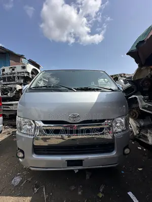 Toyota HiAce 2016 Silver