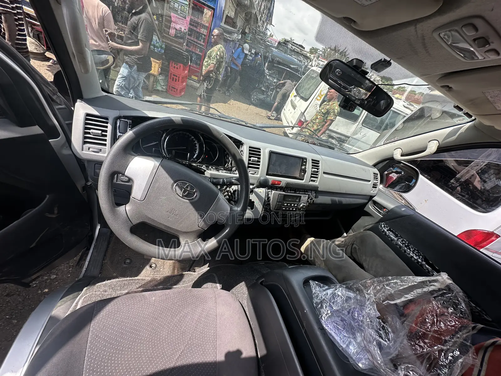 Toyota HiAce 2016 Silver