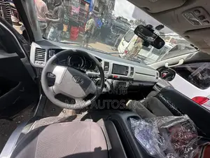 Toyota HiAce 2016 Silver