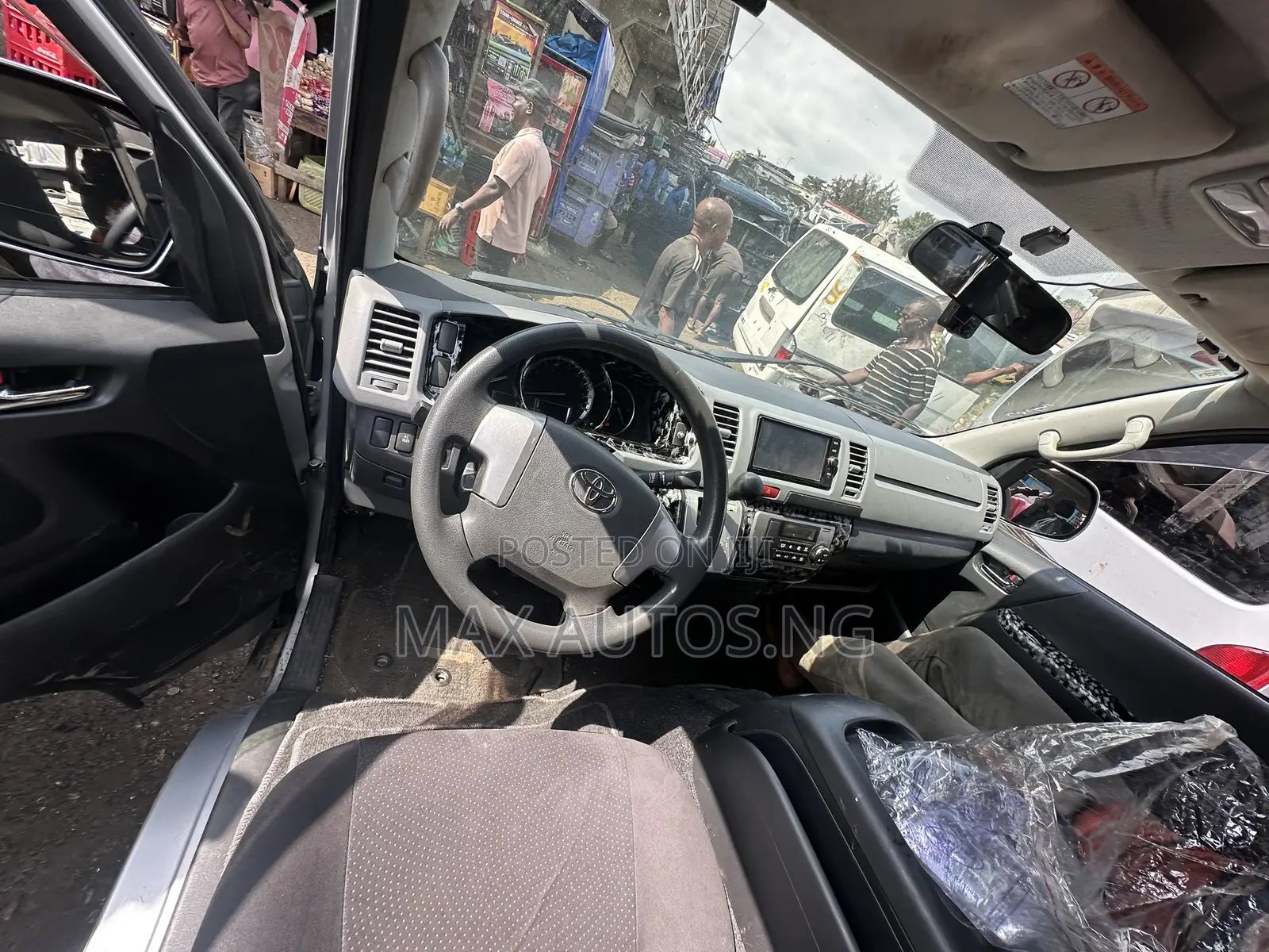 Toyota HiAce 2016 Silver