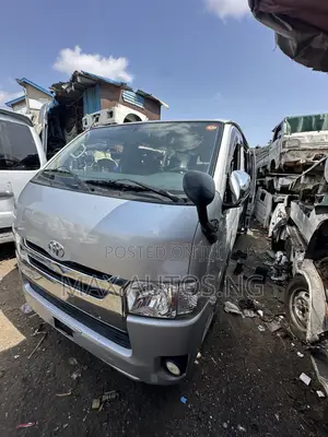 Toyota HiAce 2016 Silver