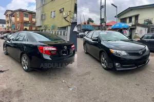 Toyota Camry SE V6 4dr Sedan (3.5L 6cyl 6A) 2012 Black